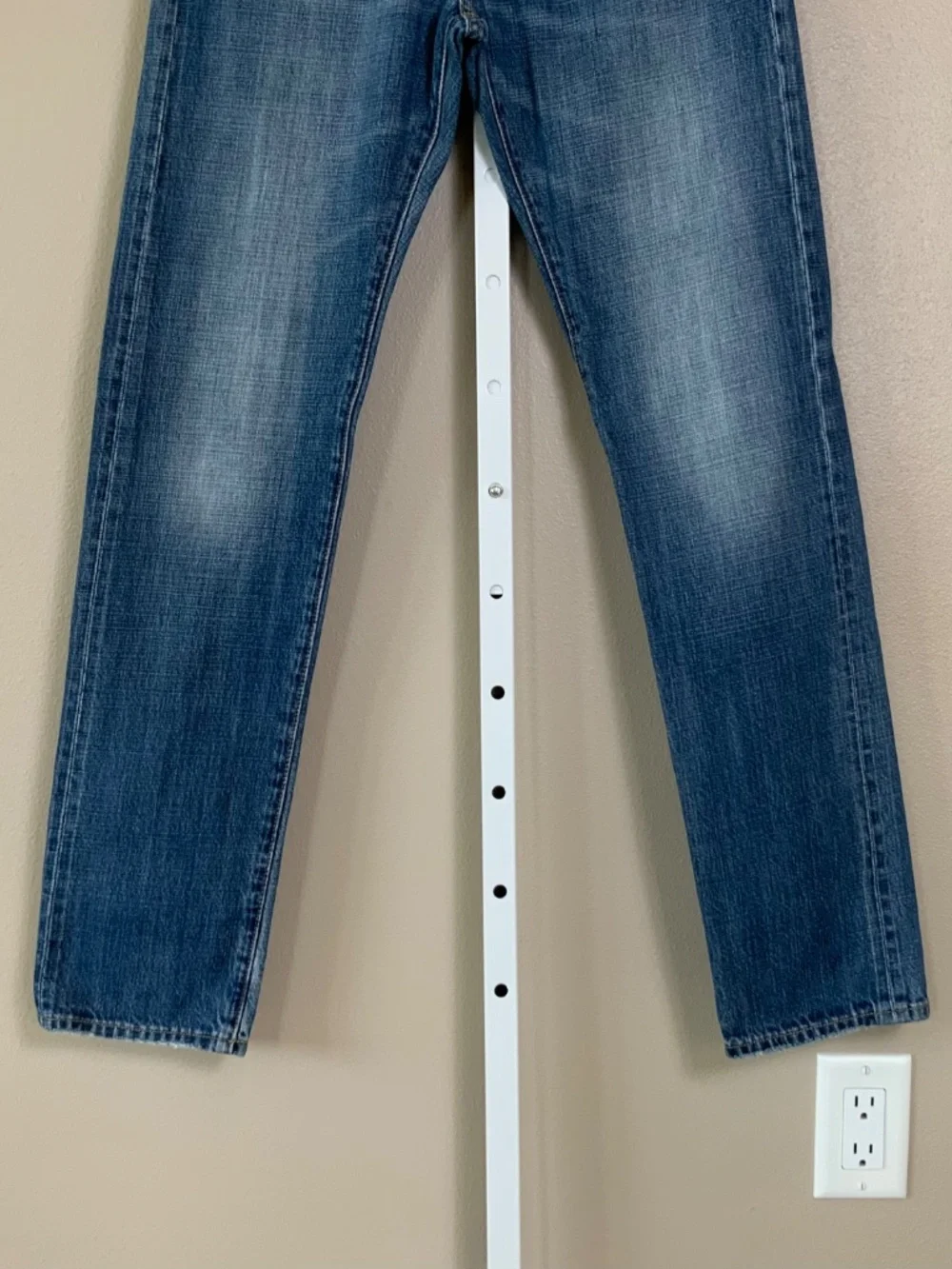 American Eagle Distressed Wash Slim Jeans